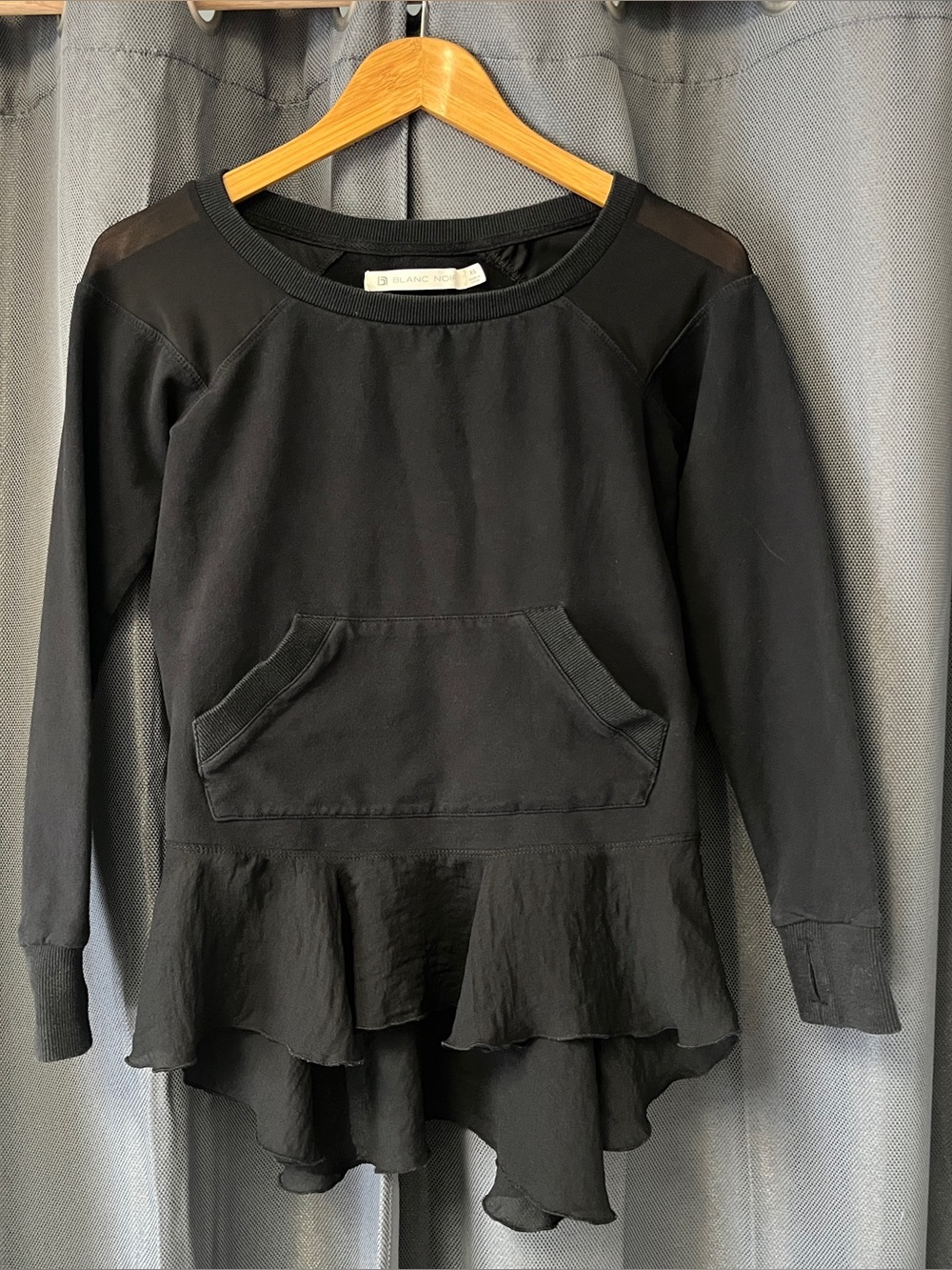 blanc noir Ruffle-Hem Pullover Hoodie with Sheer Yoke Women’s XS